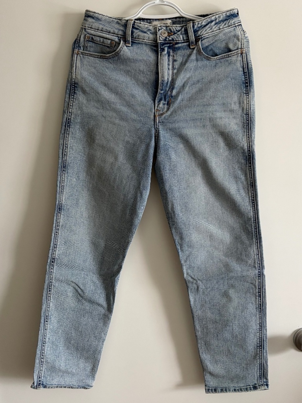 EUC Abercrombie & Fitch Women’s ‘The Mom’ High-Rise Jeans Light Indigo Size 28